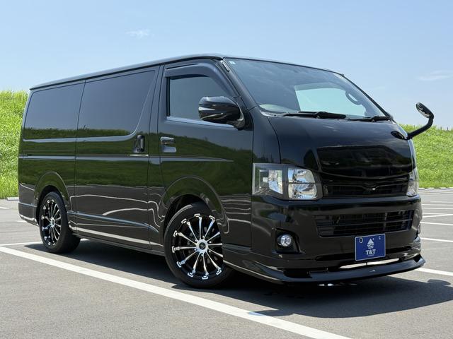 小型乗用車登録5ナンバー&8人乗りのハイエースが入荷致しました!2年毎車検となっており、プライ...